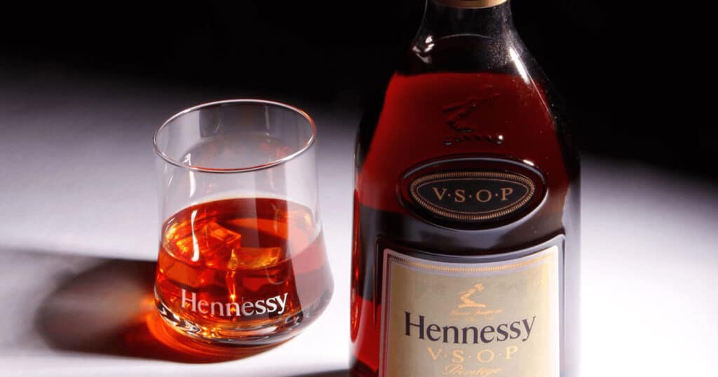 Cach-phan-biet-Hennessy-that-hay-gia