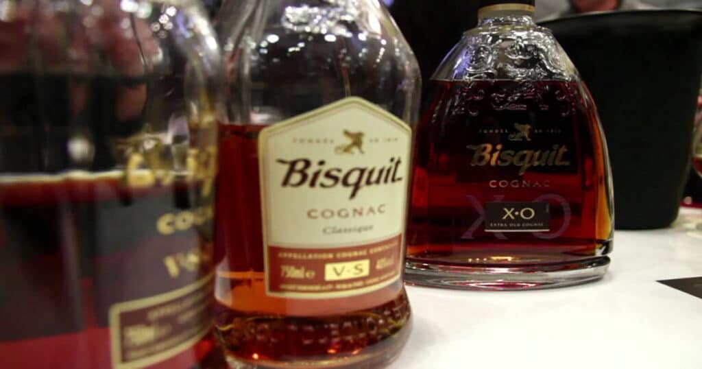 Ruou-Cognac-Bisquit-co-may-loai-tren-thi-truong
