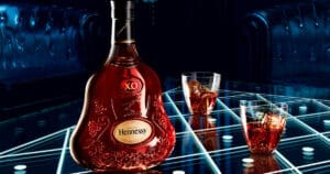 Ban-biet-gi-ve-ruou-Hennessy-XO