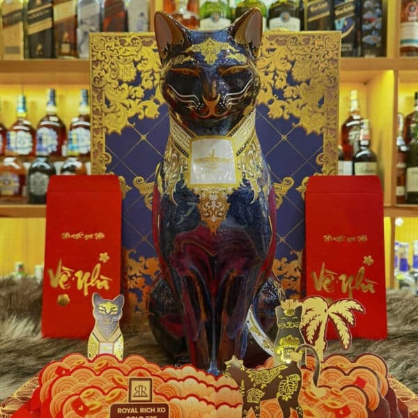 Linh vật mèo sứ xanh đen - Rượu mèo xứ Royal Darius XO Gold quà tết 2023 1